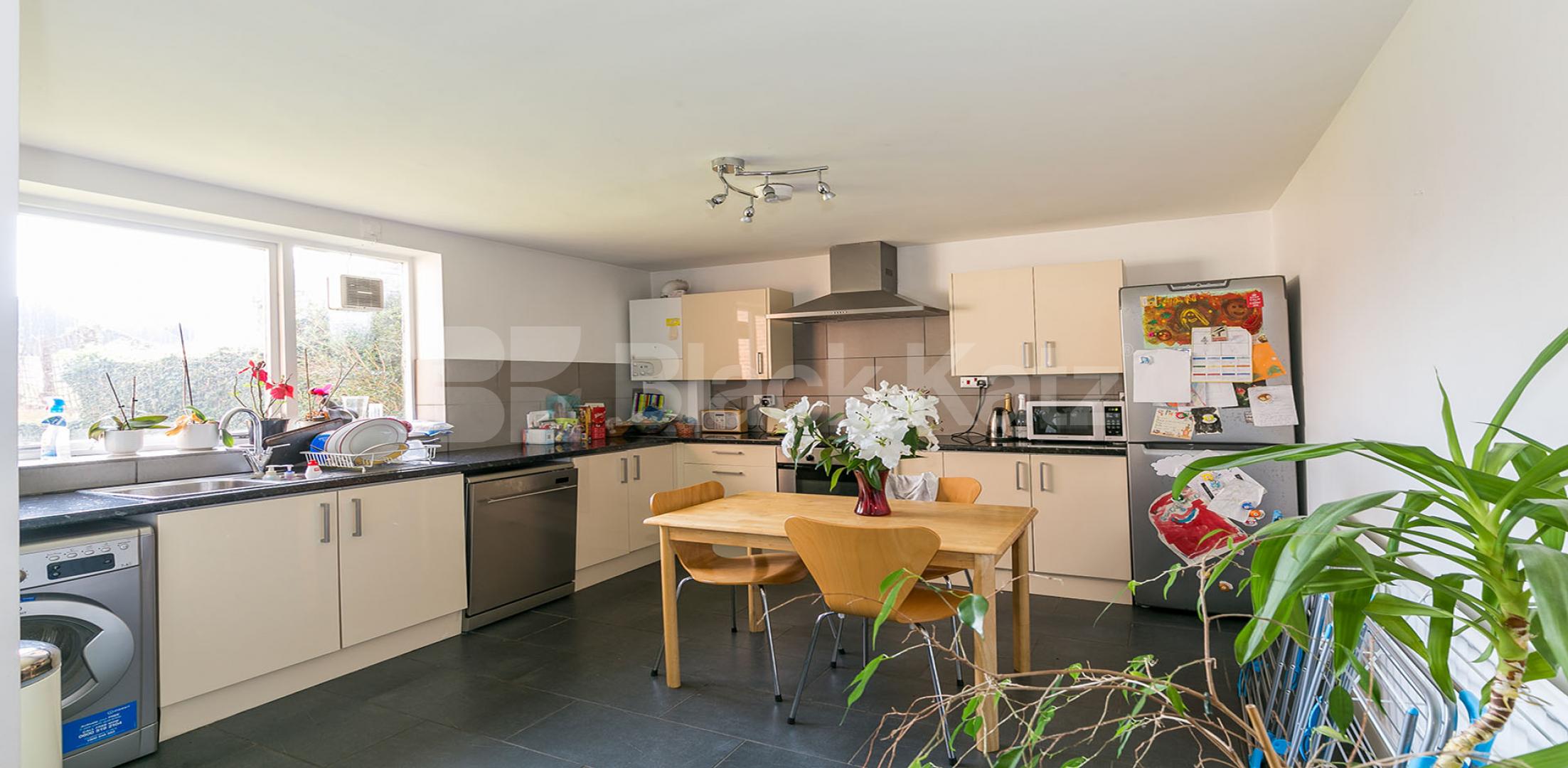 			New Instruction In Heart Of Crouch End !, 2 Bedroom, 1 bath, 1 reception Flat			 Waverley Road , Crouch End